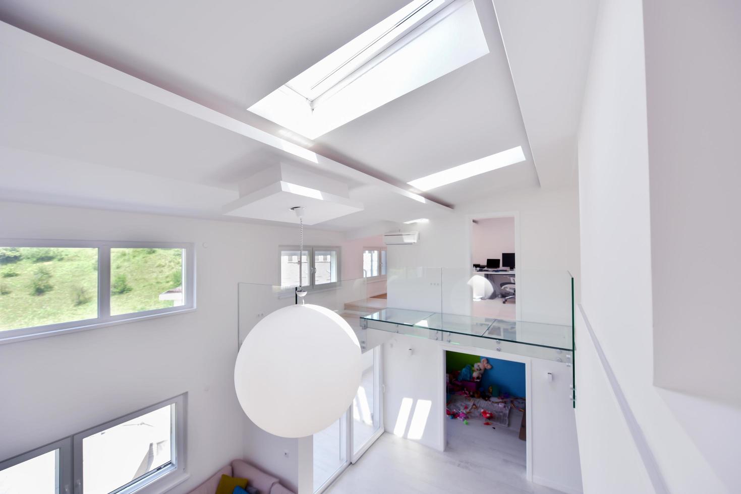 Suécia, 2022 - interior de um apartamento de dois andares foto