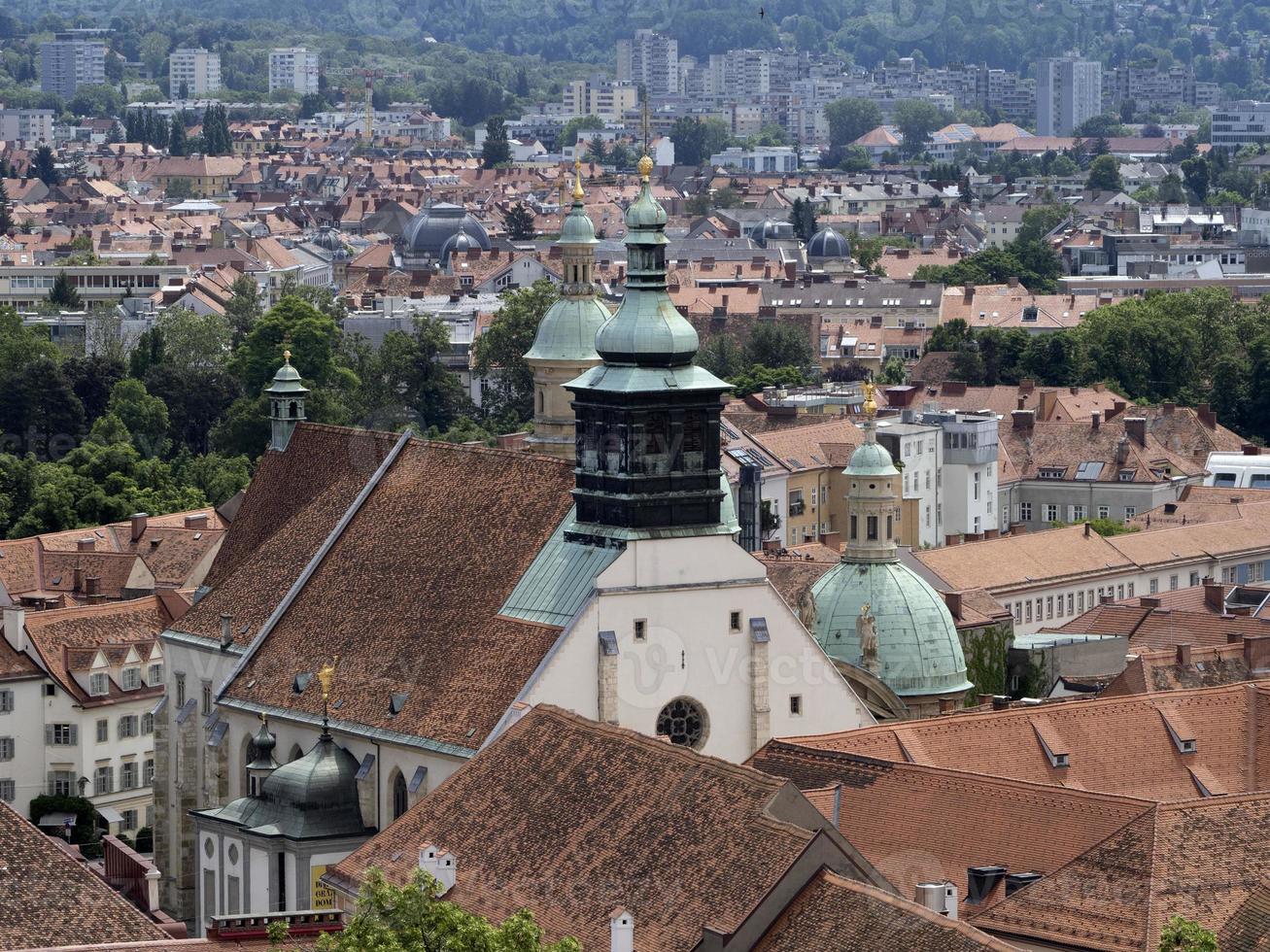 graz áustria telhados detalhes telhas foto