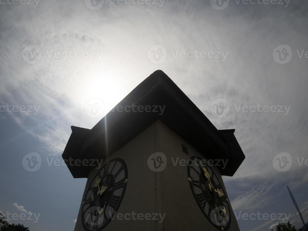 graz áustria torre do relógio histórico foto