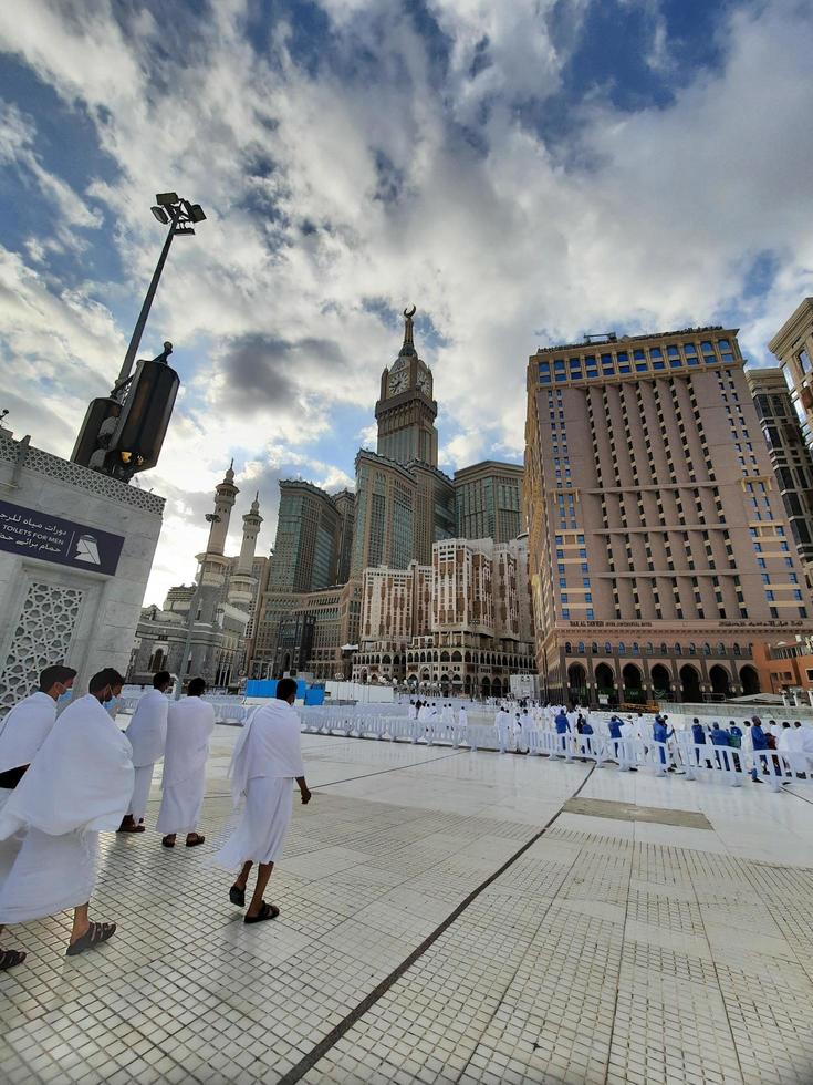 makkah, arábia saudita, 2021 - bela vista da torre do relógio real de makkah foto