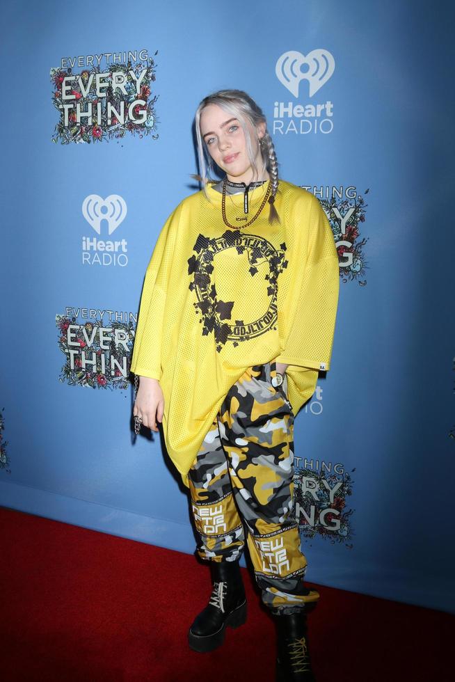 los angeles, 6 de maio - billie eilish no tudo, tudo estreia no teatro tcl chinese 6 em 6 de maio de 2017 em los angeles, ca foto