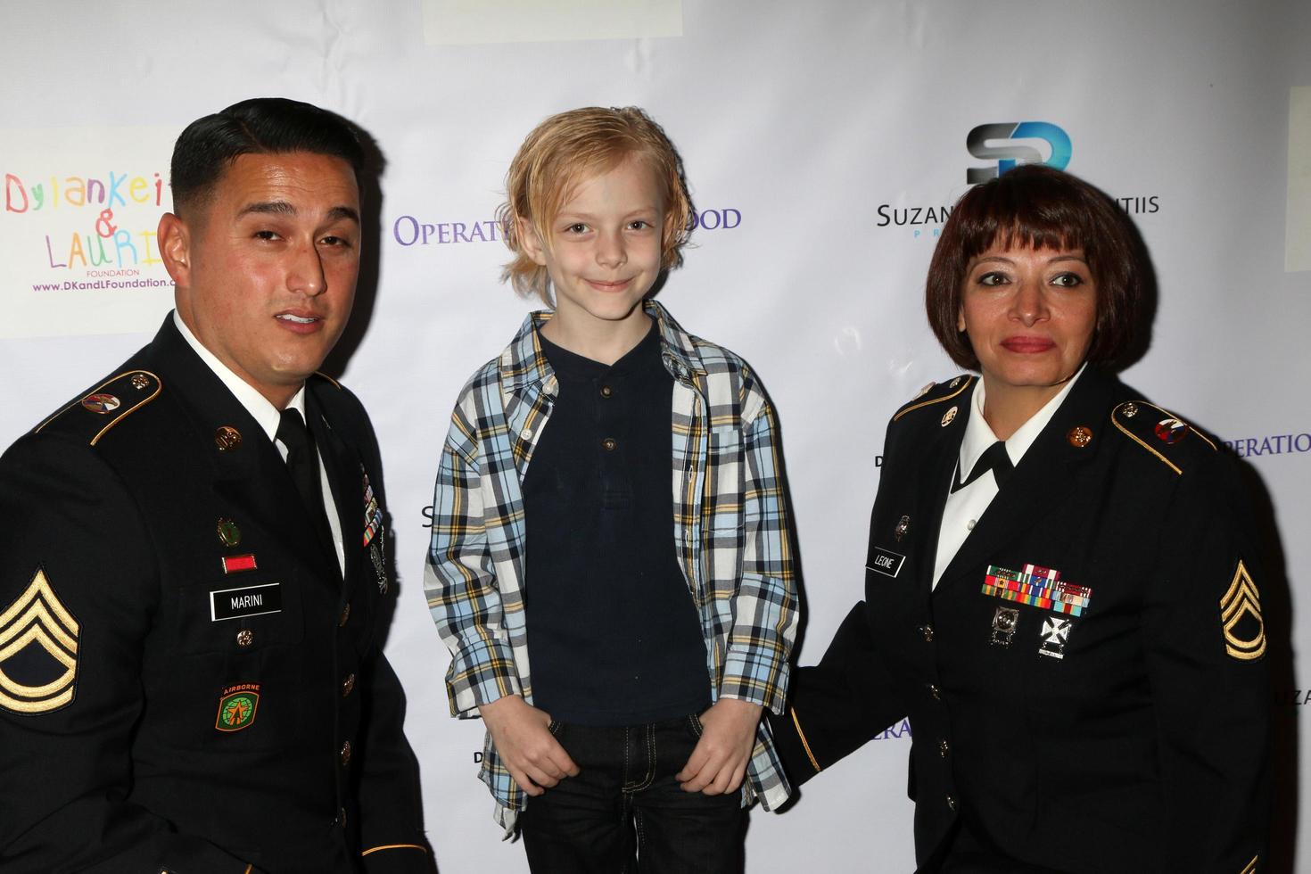 los angeles, 30 de abril - christian ganiere no suzanne delaurentiis productions gifting suite no salão dylan keith em 30 de abril de 2016 em burbank, ca foto