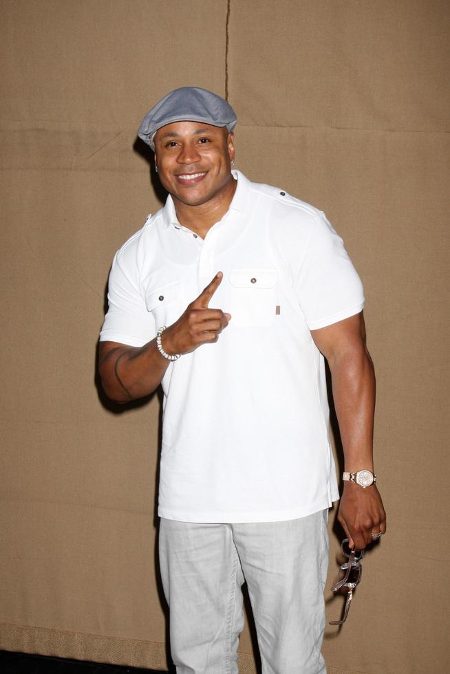 los angeles, 29 de julho - ll cool j, aka james smith chega na festa de verão 2013 cbs tca no local privado em 29 de julho de 2013 em beverly hills, ca foto