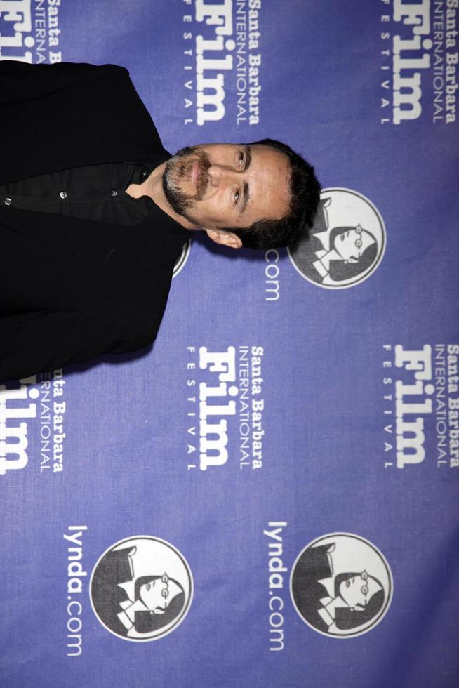 santa barbara, 3 de fevereiro - demian bichir chega aos prêmios sbiff virtuosos de 2012 no teatro de arlington em 3 de fevereiro de 2012 em santa barbara, ca foto