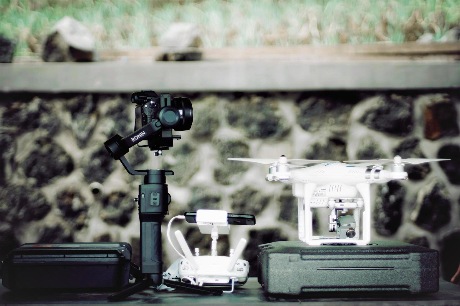 equipamento profissional drone e estabilizador. foto