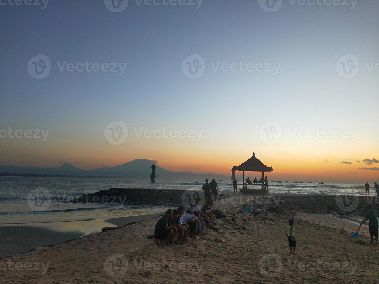 foto de paisagem de cenário de praia em sanur bali