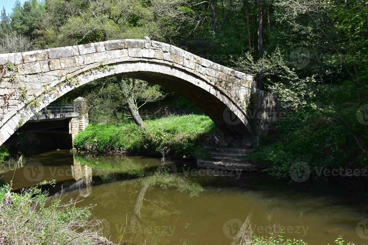 ponte histórica do mendigo no norte de york moors foto