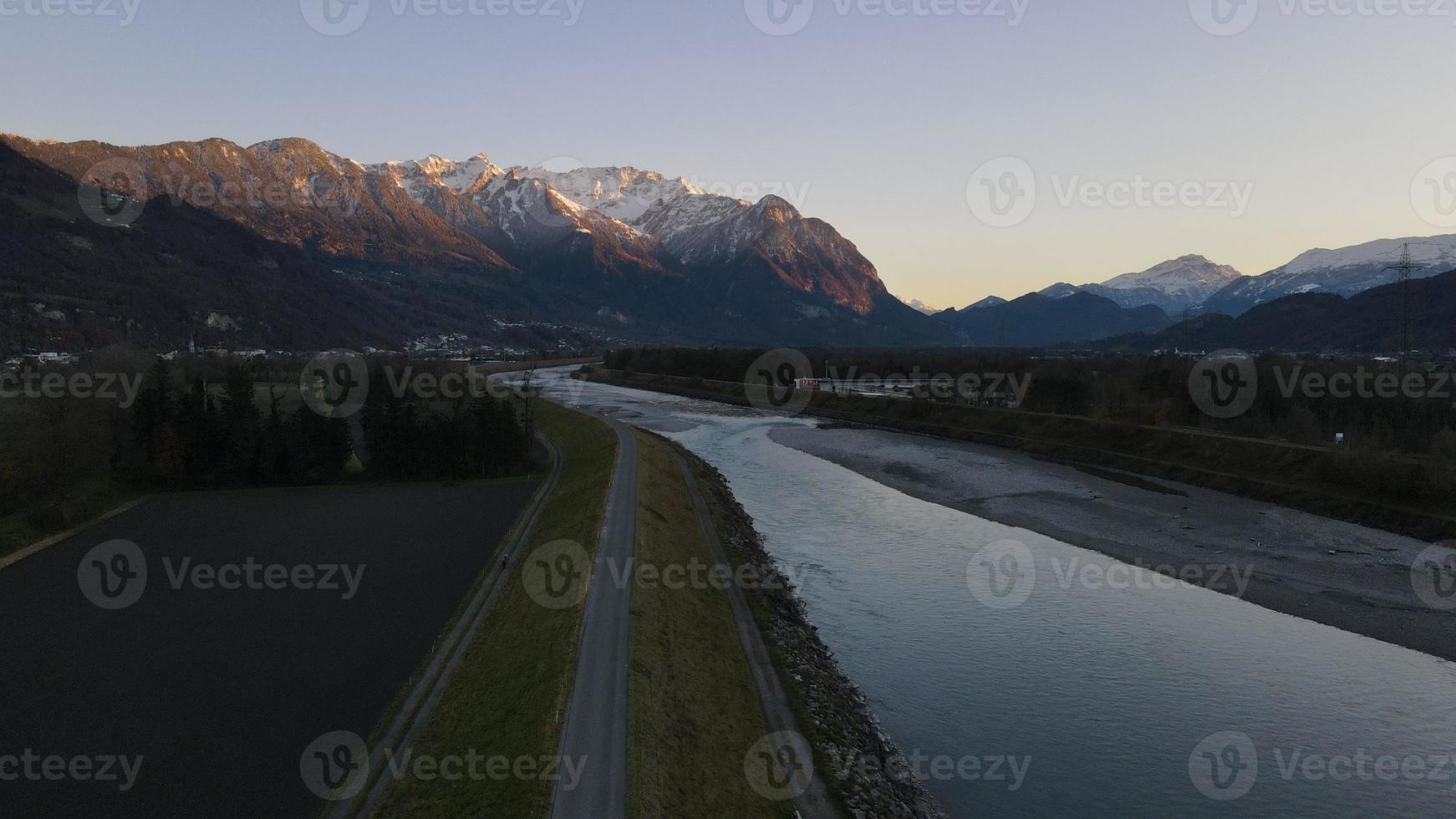 montanhas em liechtenstein foto