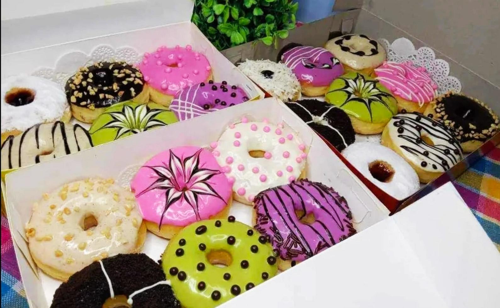 deliciosos donuts prontos para comer foto