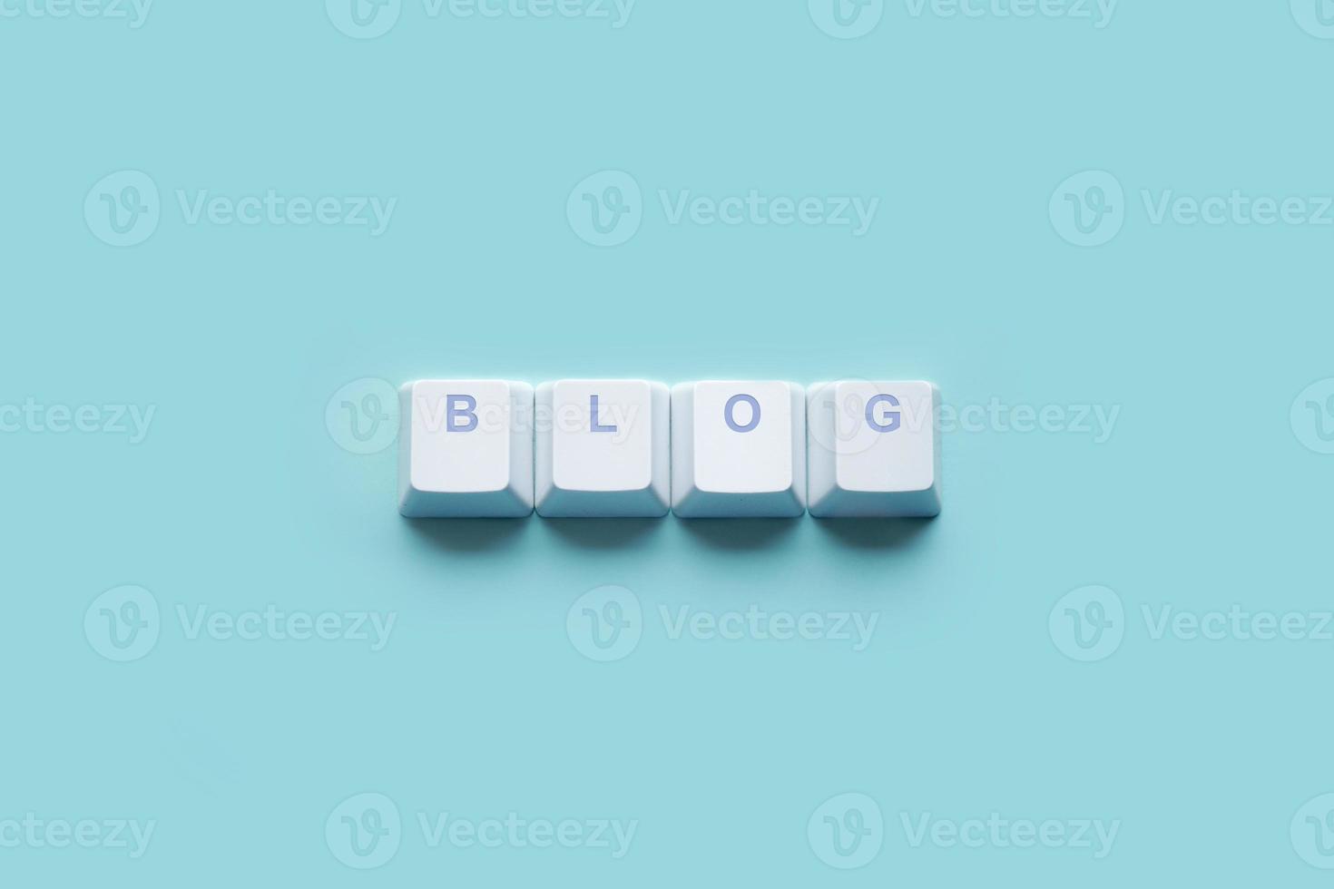 blog de palavras escrito em teclas de teclado de computador isoladas em uma turquesa foto