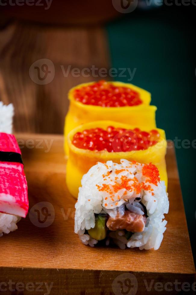 sushi oriental fresco e saboroso, tema japonês foto