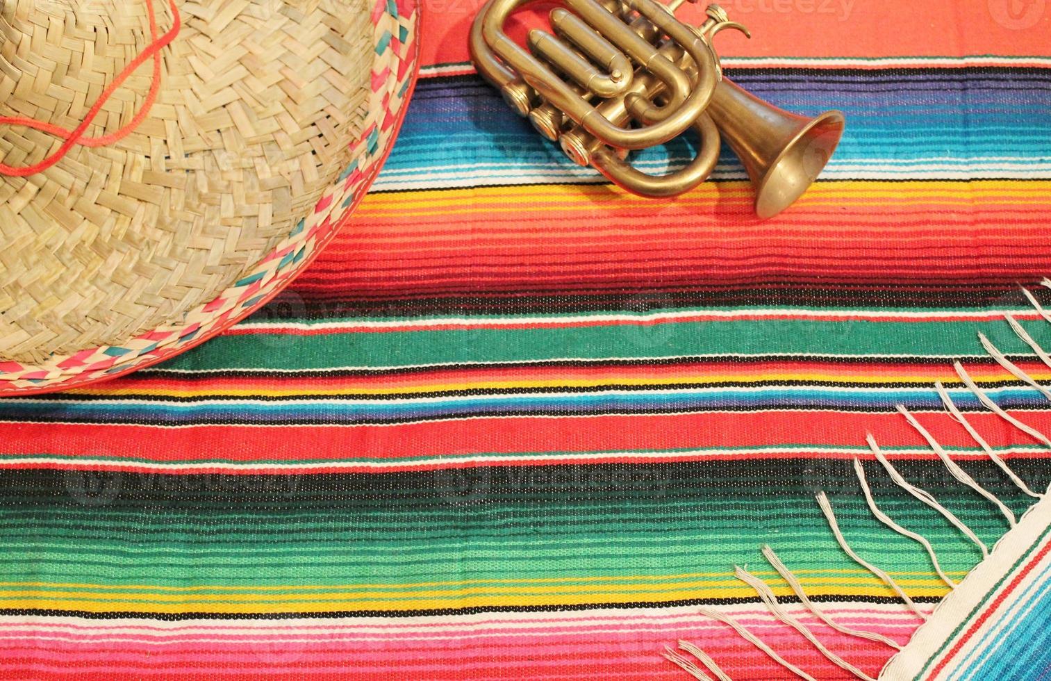 festa mexicana poncho tapete sombrero fundo cópia espaço foto