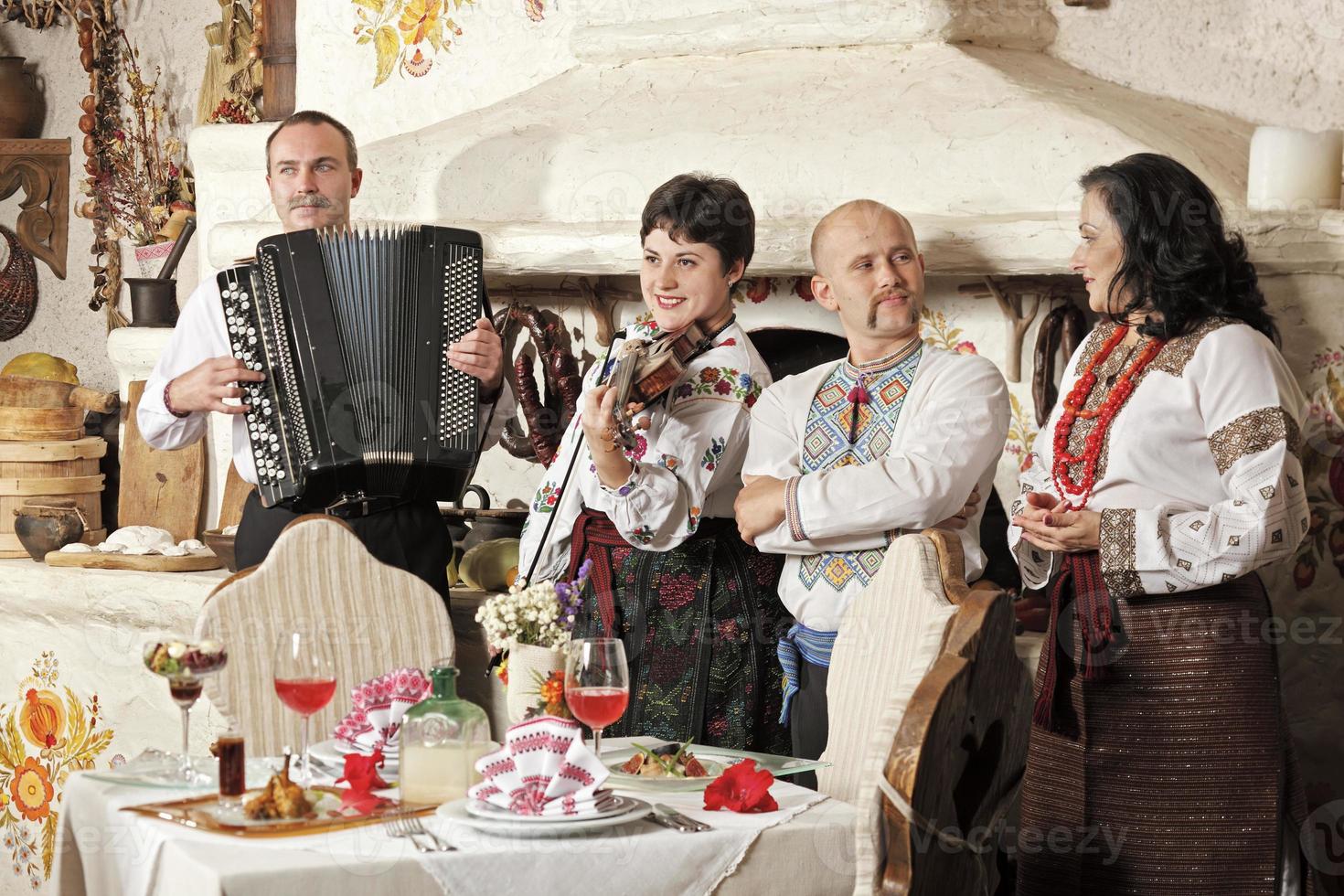 concerto de banda de música étnica ucraniana foto