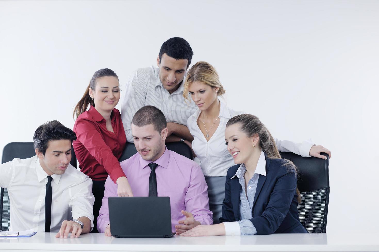 grupo de pessoas de negócios na reunião foto