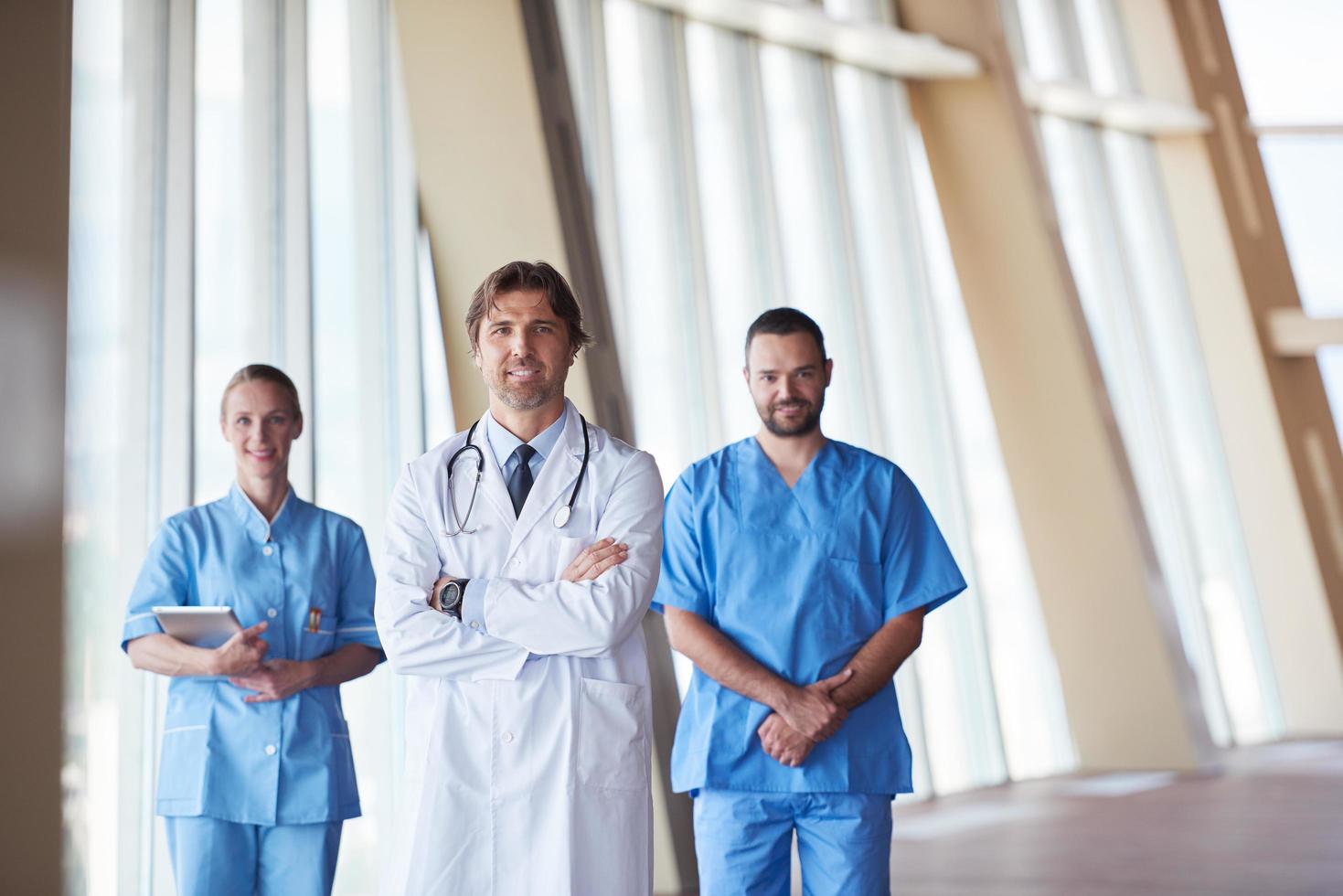 grupo de equipe médica no hospital foto