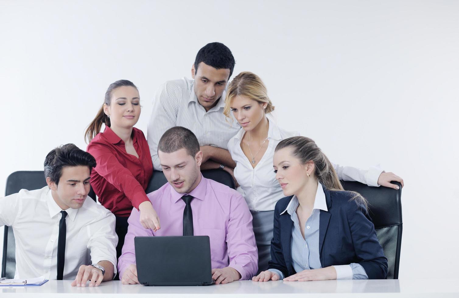 grupo de pessoas de negócios na reunião foto