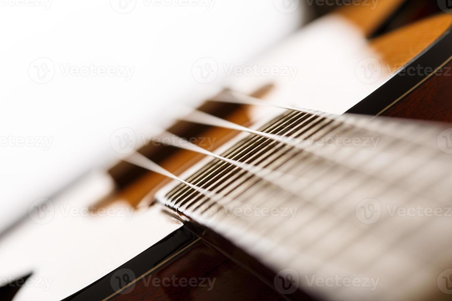 guitarra havaiana pequena do ukulele de quatro cordas foto