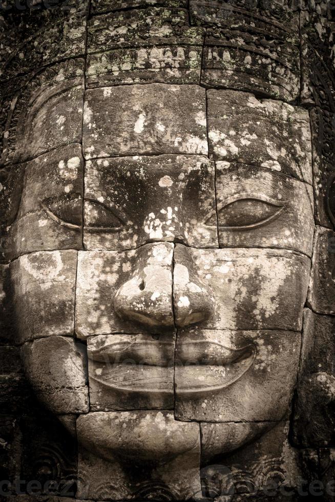 rosto de bayon no antigo reino khmer foto