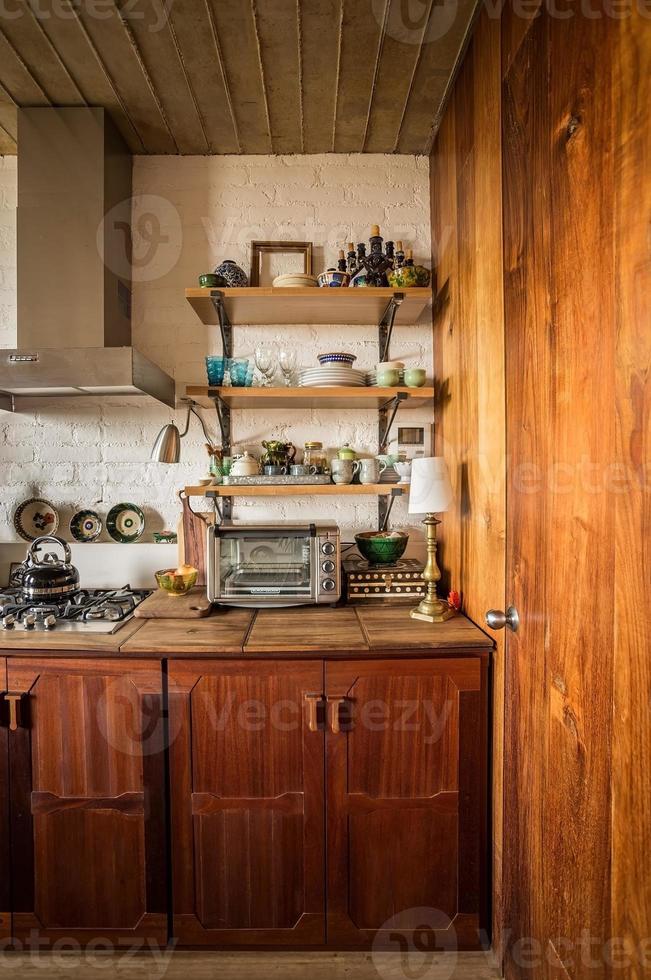 cozinha moderna estilo japonês, prateleiras de cozinha em madeira natural, carvalho foto