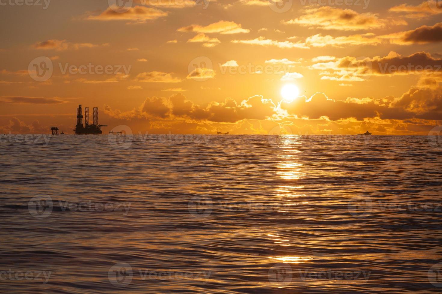 plataforma de petróleo no mar do norte foto