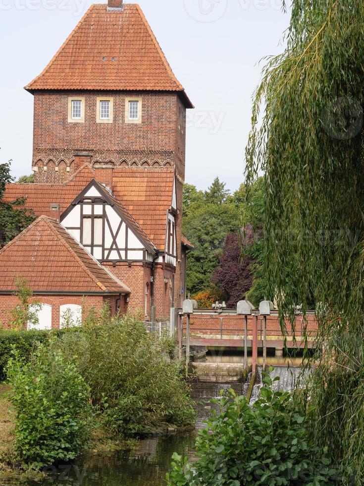 a cidade de coesfeld no rio berkel na alemanha foto