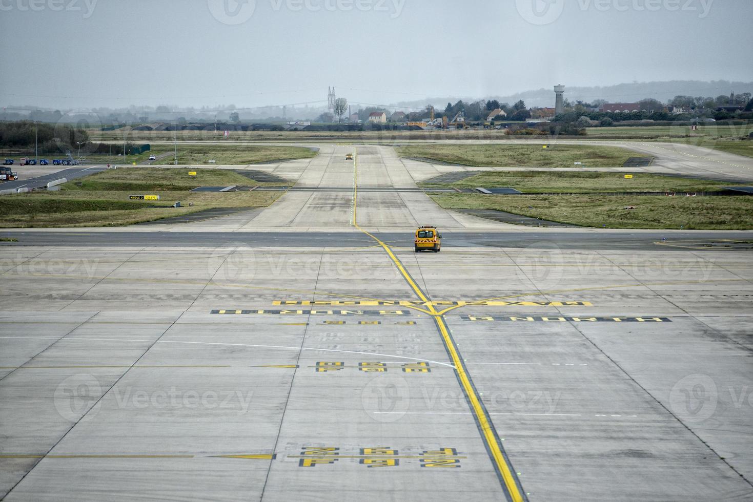 corredor do aeroporto de paris foto