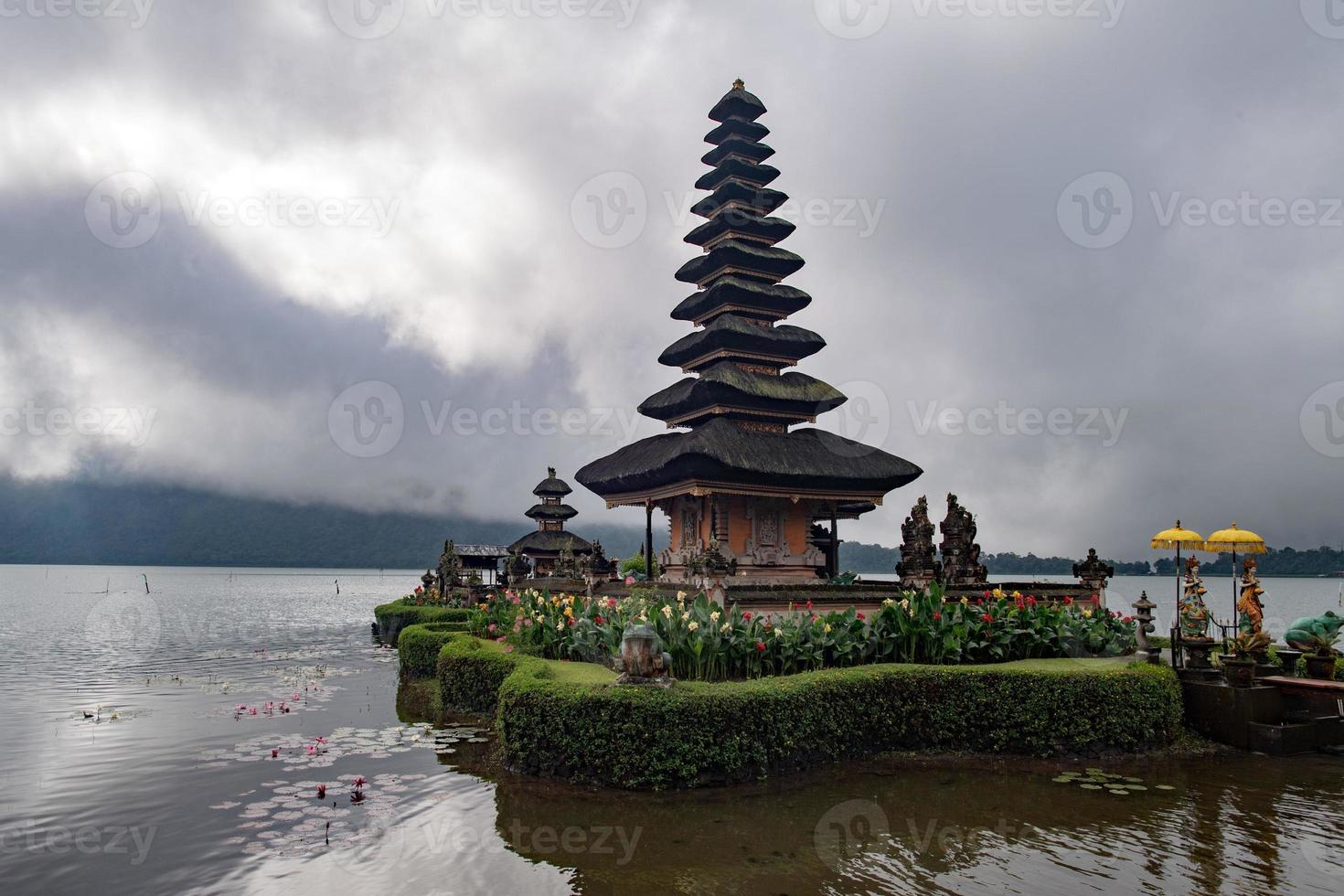 templo mais bonito de bali pura ulun danu bratan foto