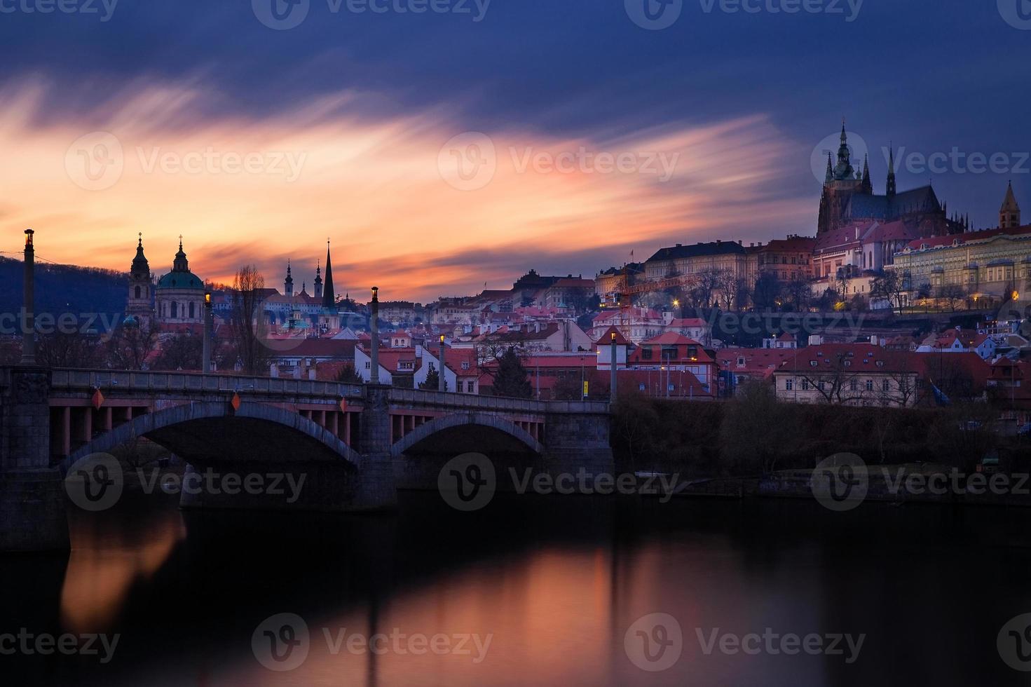 República Checa, Praga, mala strana durante o pôr do sol foto