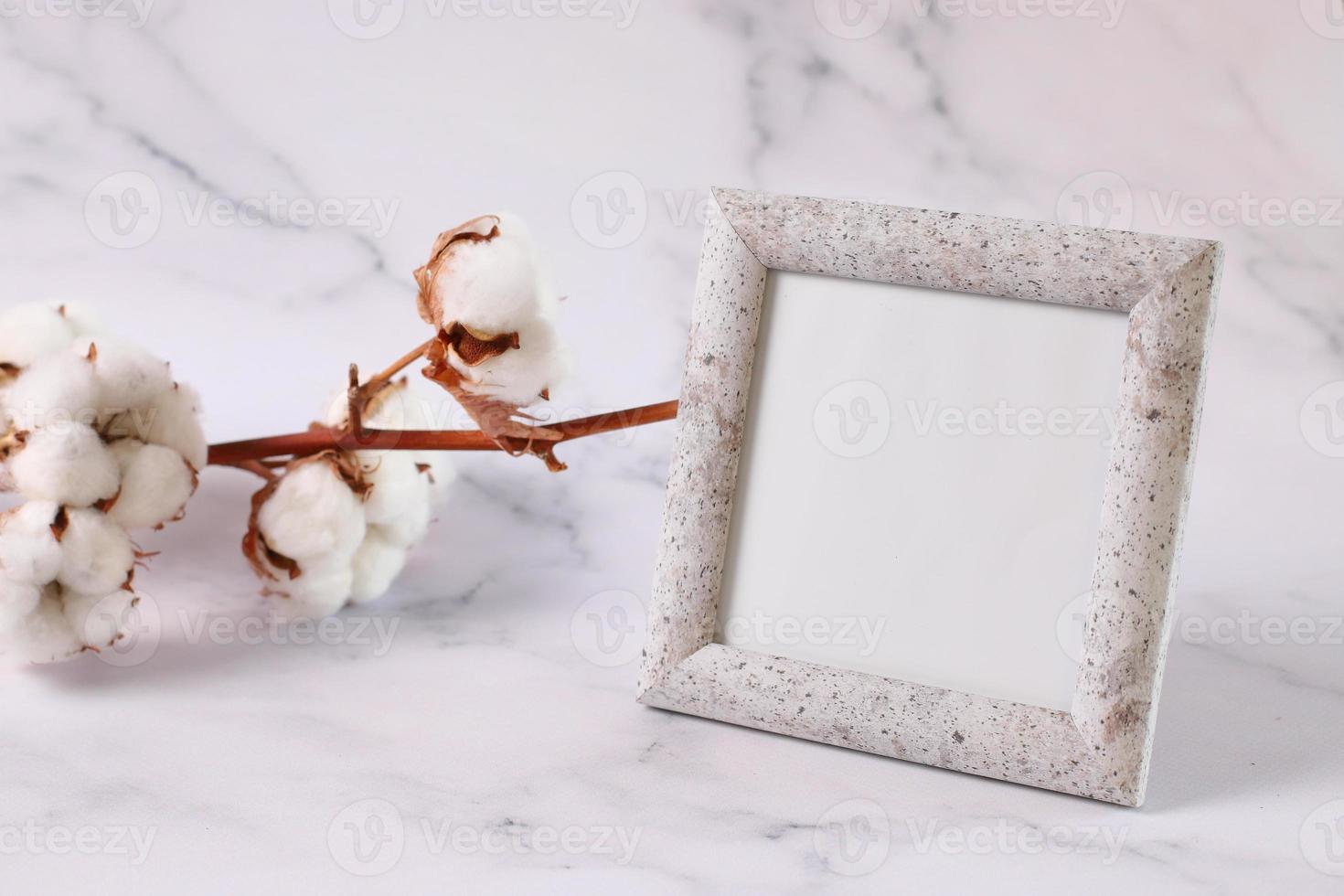 moldura de foto simular textura de mármore, flor de algodão