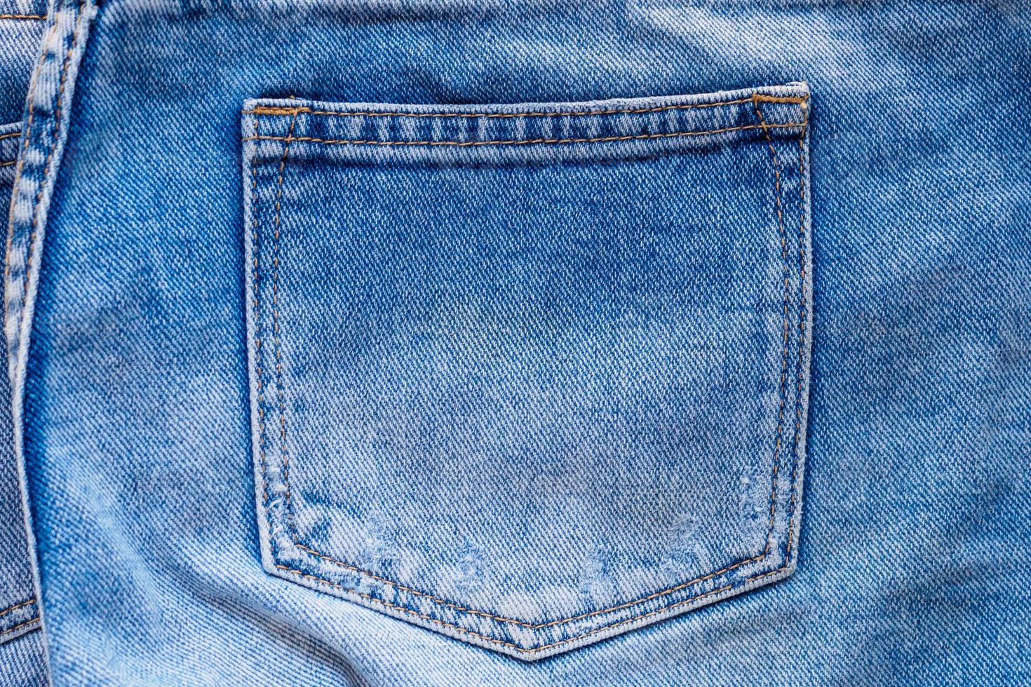 bolso traseiro da calça jeans azul close-up foto