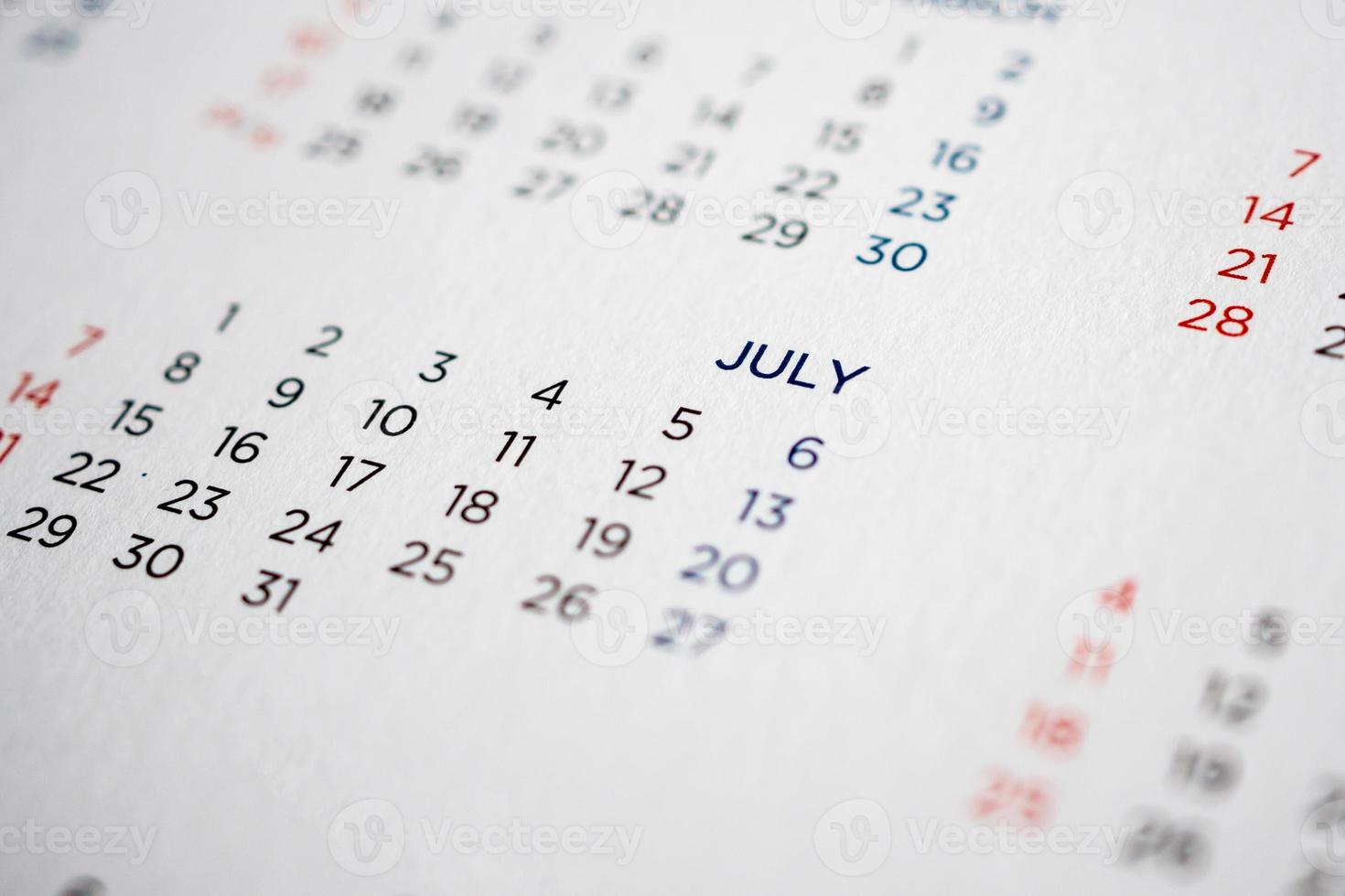 página do calendário de julho com meses e datas foto