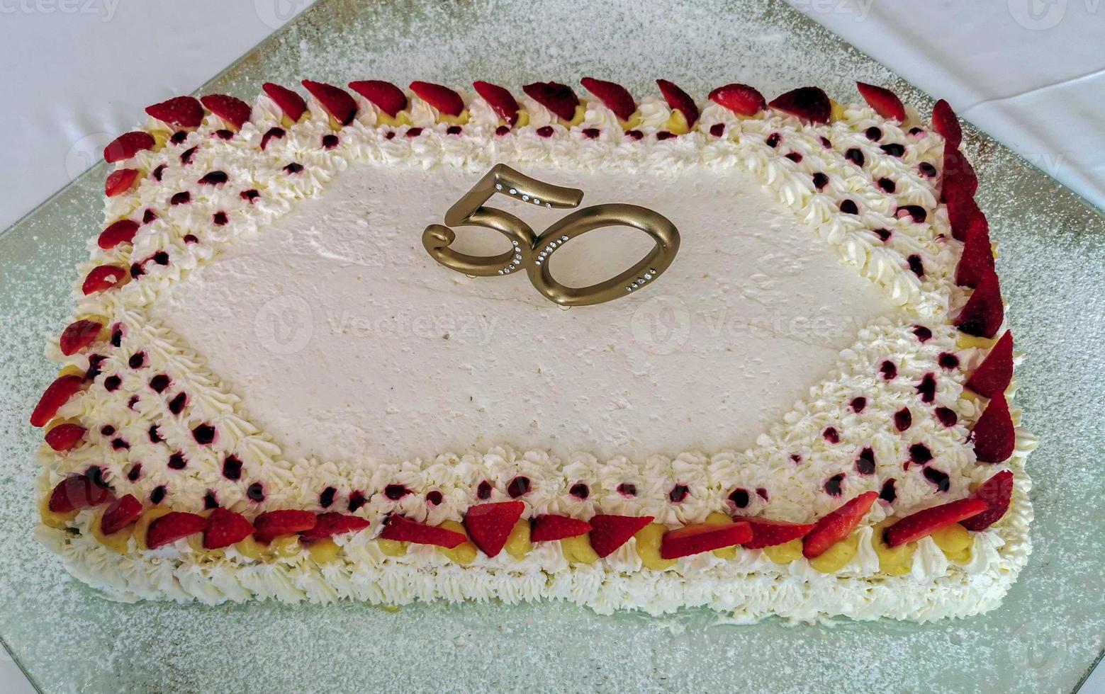 bolo para festa de 50 anos foto