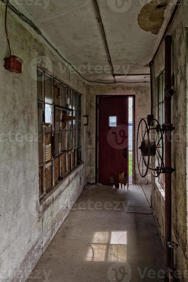 quartos interiores abandonados do hospital psiquiátrico da ilha de ellis foto