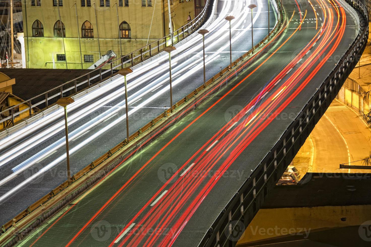 viaduto de genoa famoso viaduto à noite foto