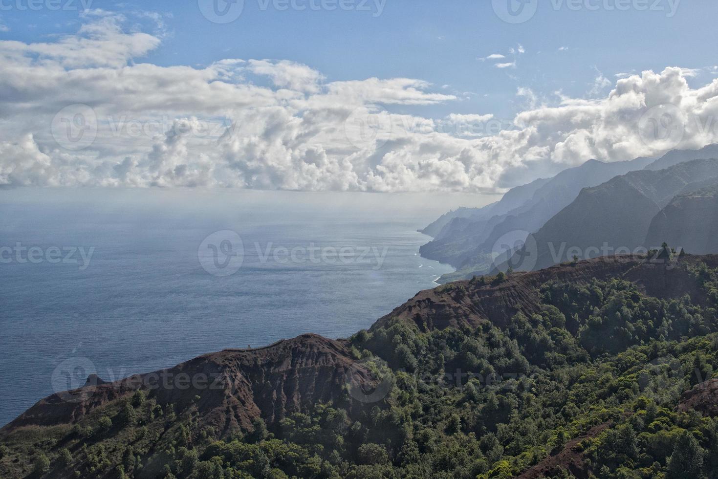 vista aérea da costa de kauai napali foto