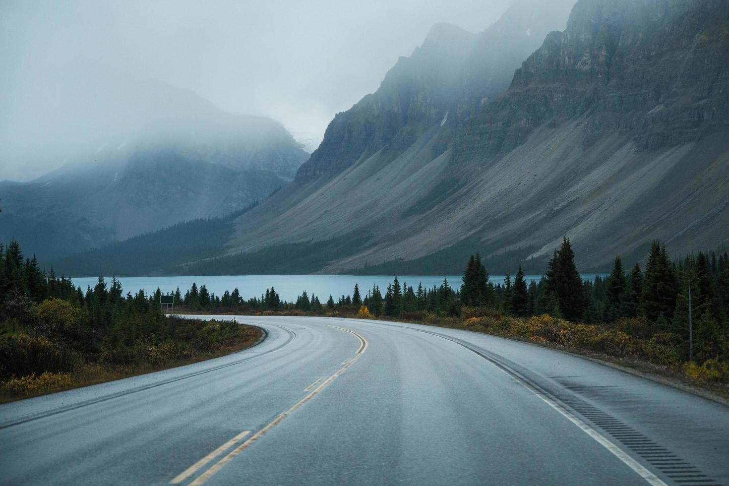 viagem panorâmica pelas montanhas rochosas foto