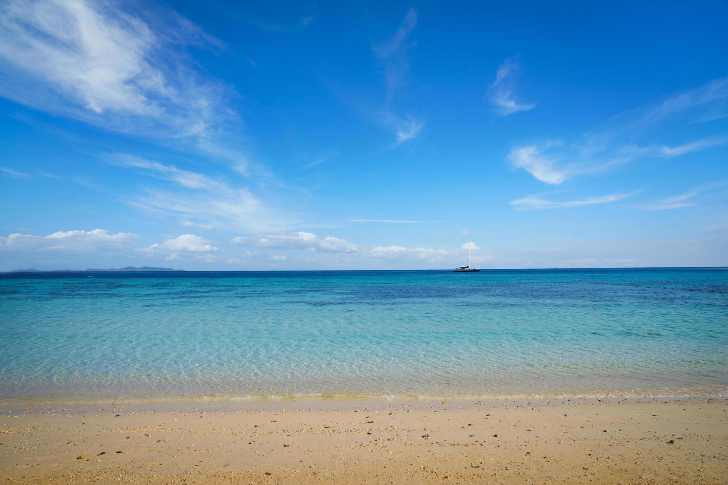 praia vazia de koh rok na temporada de verão, Tailândia foto