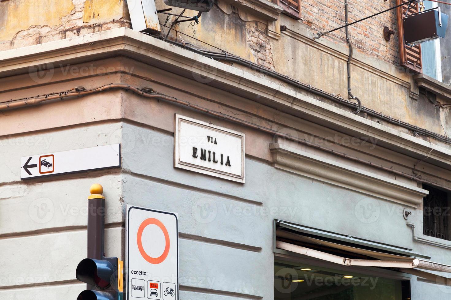 via emilia street em modena, itália foto