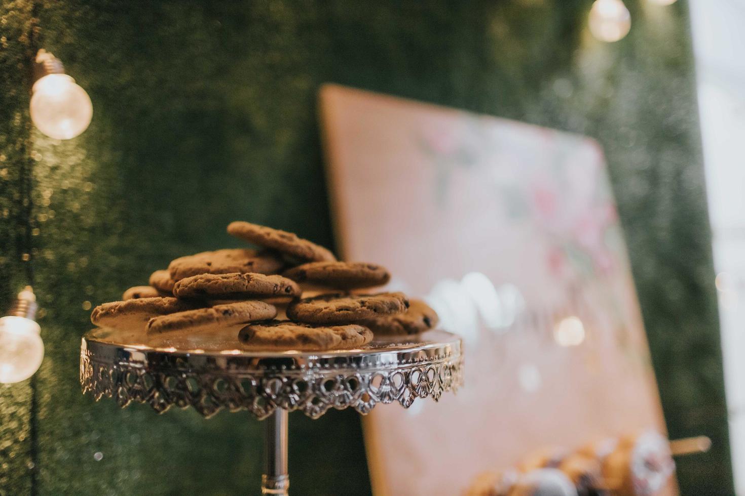 biscoitos no prato foto