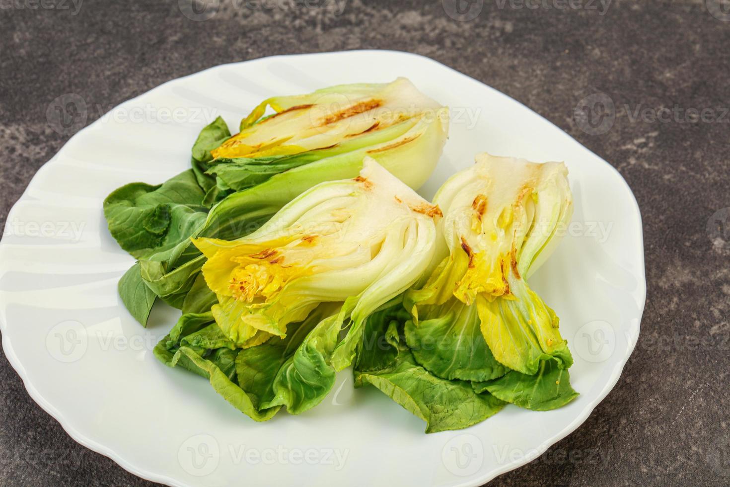 salada de bok choy grelhada vegana foto