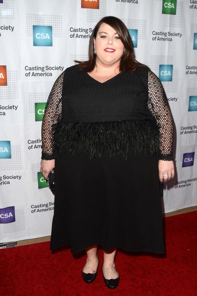 los angeles, 19 de janeiro - chrissy metz nos prêmios artios 2017 no beverly hilton hotel em 19 de janeiro de 2017 em beverly hills, ca foto