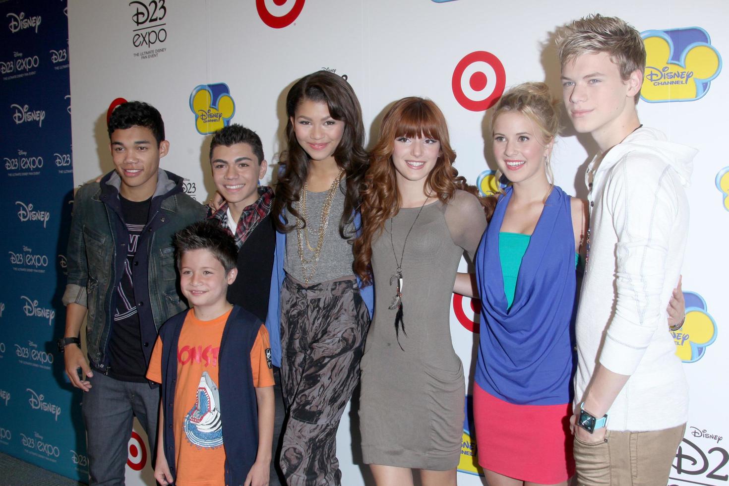 los angeles, 21 de agosto - roshon fegan, davis cleveland, adam irigoyen, zendaya coleman, bella thorne, caroline sunshine, kenton duty na d23 expo 2011 no centro de convenções de anaheim em 21 de agosto de 2011 em anaheim, ca foto