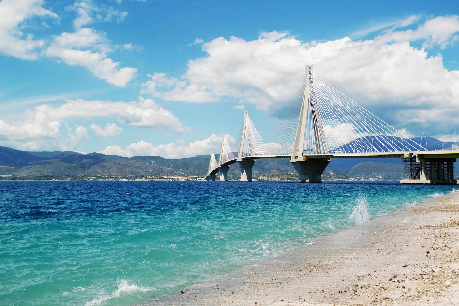 ponte suspensa branca foto