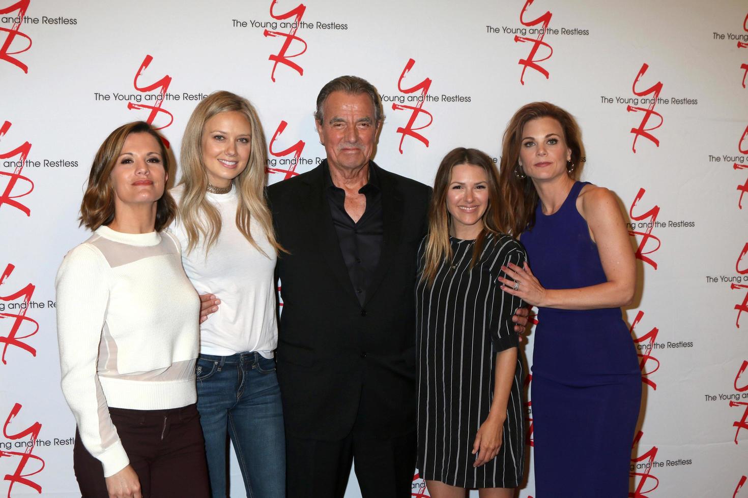 los angeles, 8 de setembro - melissa claire egan, melissa ordway, eric braeden, elizabeth hendrickson, gina tognoni at the young and the restless 11,000 show celebration na cbs television city em 8 de setembro de 2016 em los angeles, ca foto