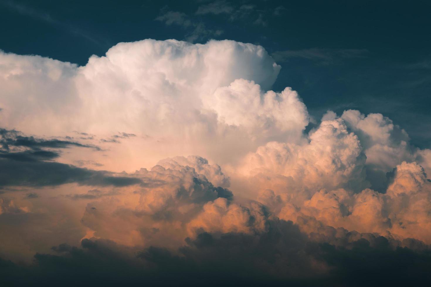 sistema de tempestade no céu foto