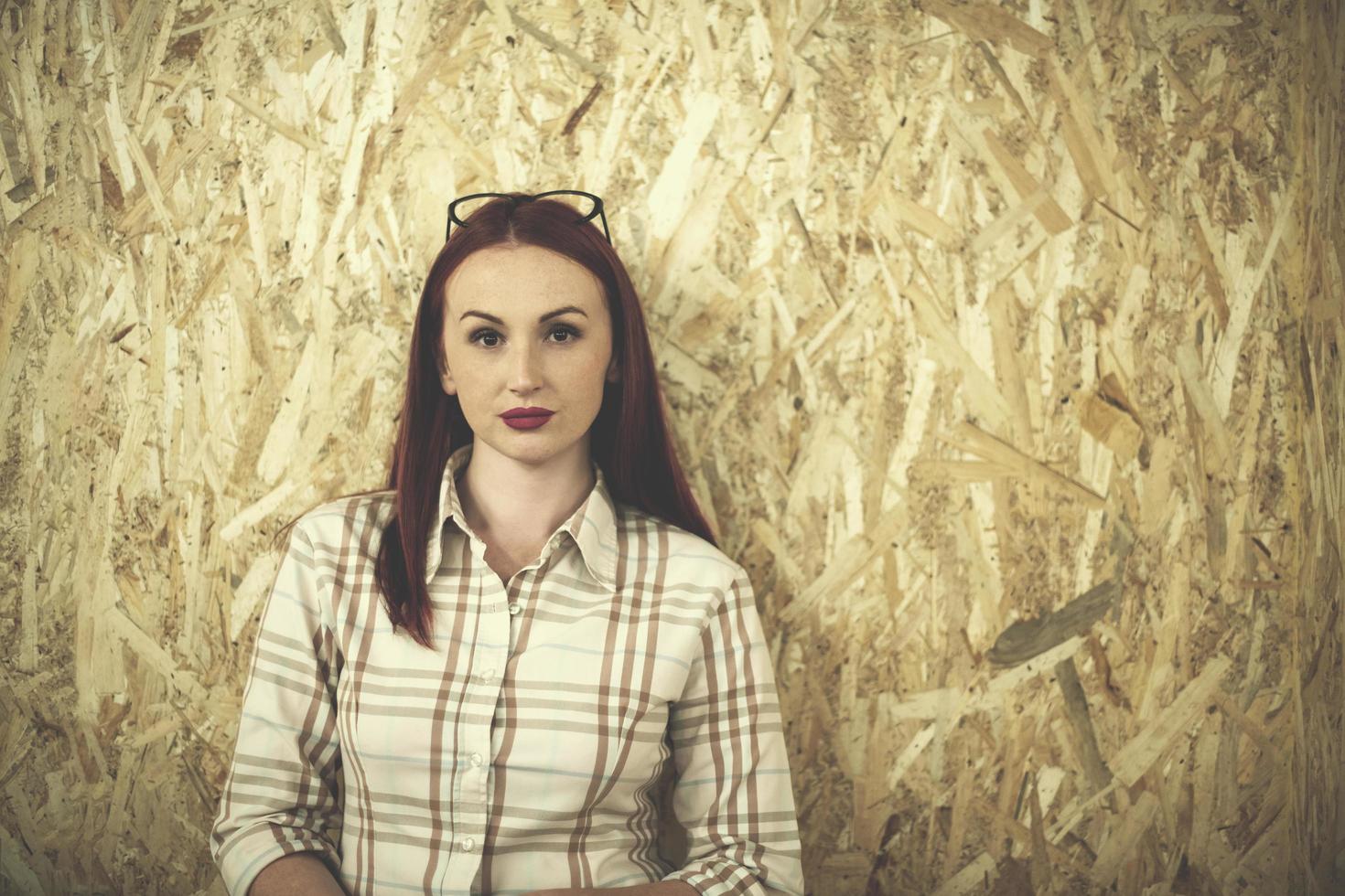 retrato de mulher de negócios jovem ruiva foto