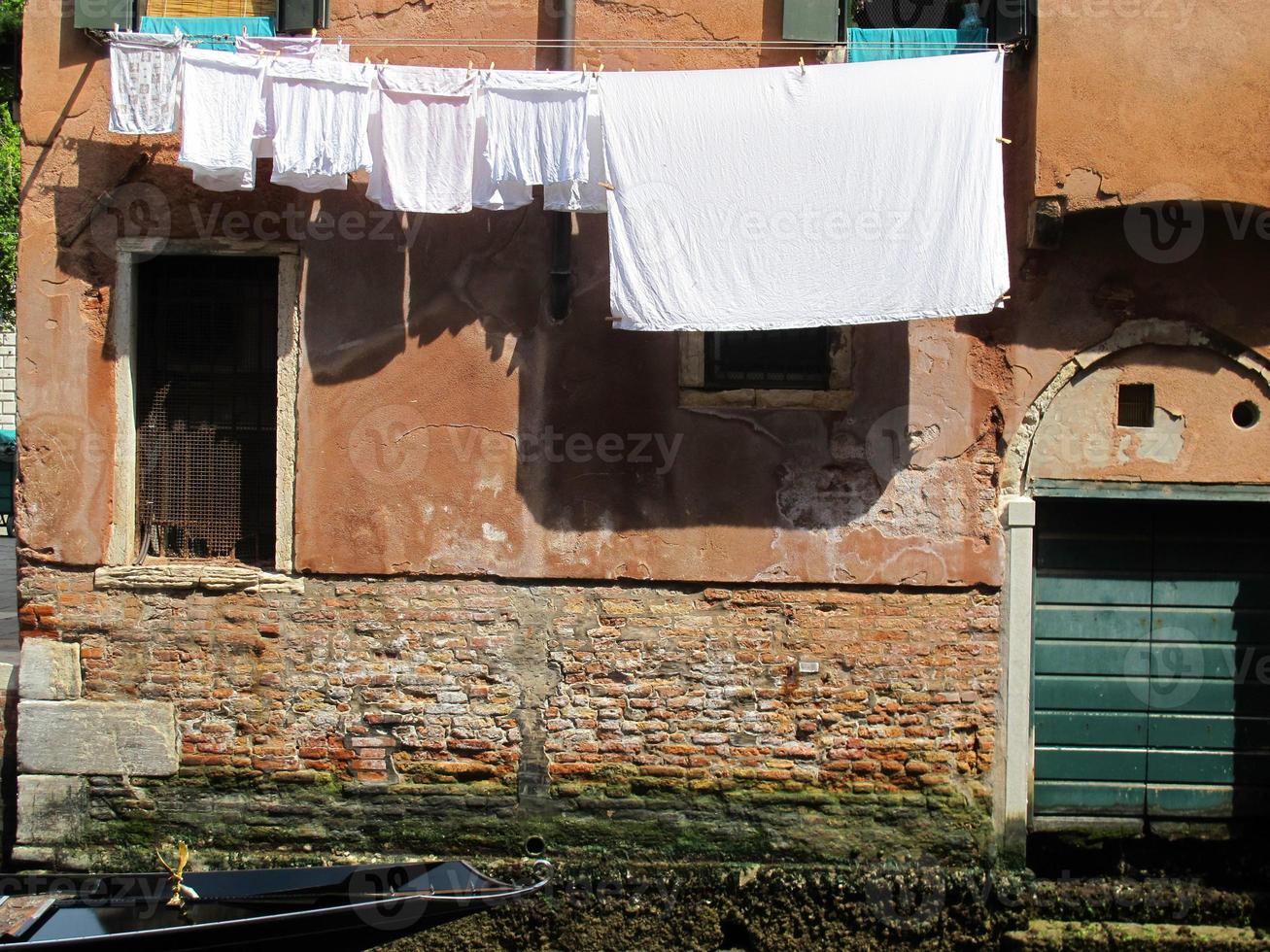 roupa pendurada para secar em Veneza foto