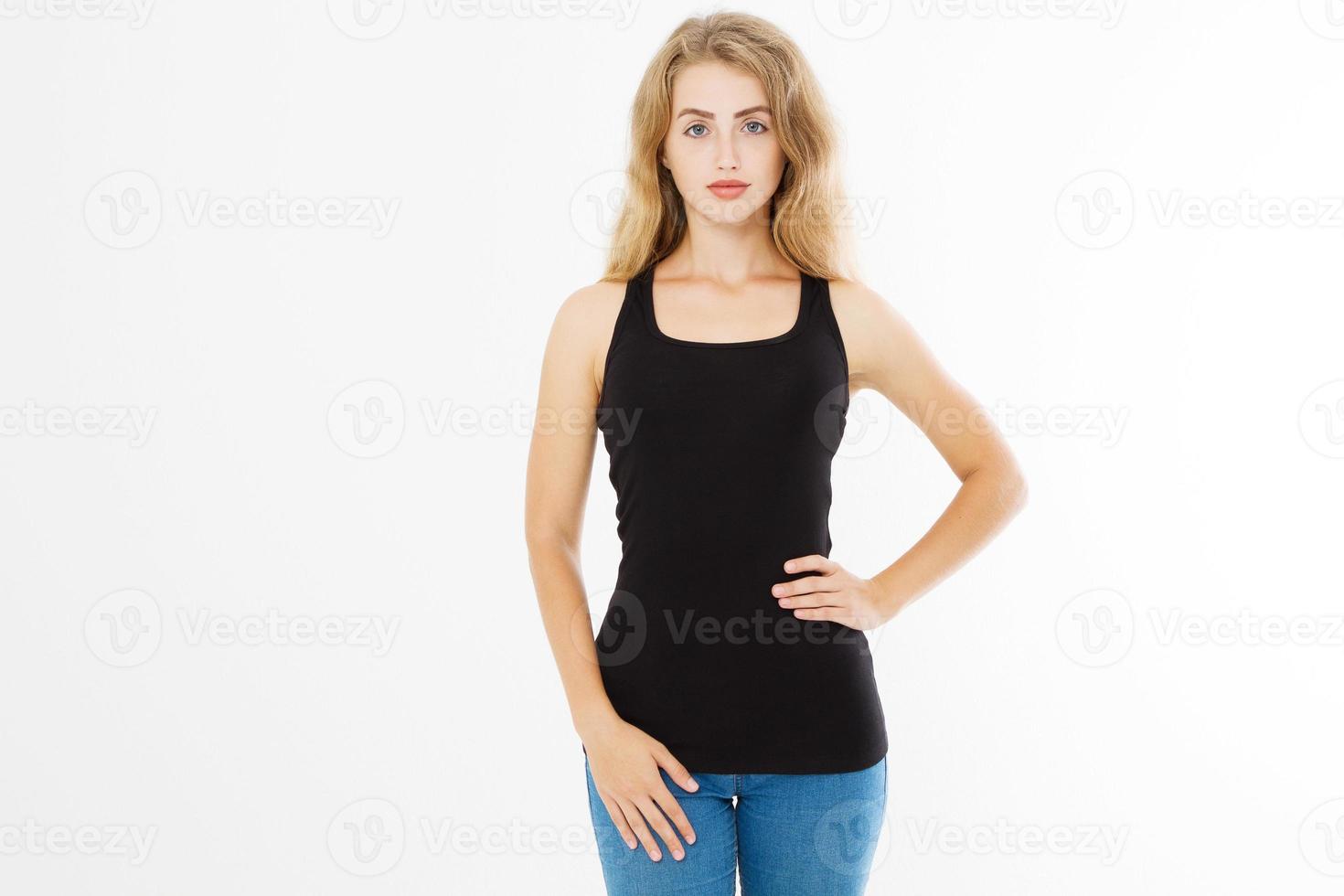 jovem mulher loira com corpo magro em forma de camiseta preta em branco modelo e jeans isolados no fundo branco. cuidados com a pele e cabelo. copie o espaço e faça o mock up foto