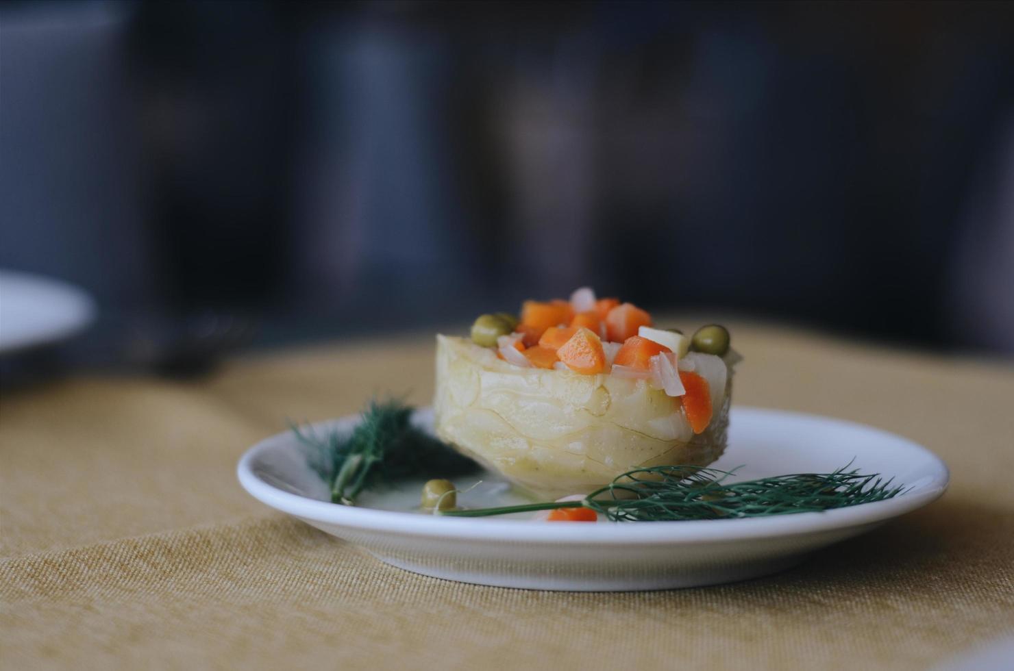 pastelaria com ervilhas e cenouras foto