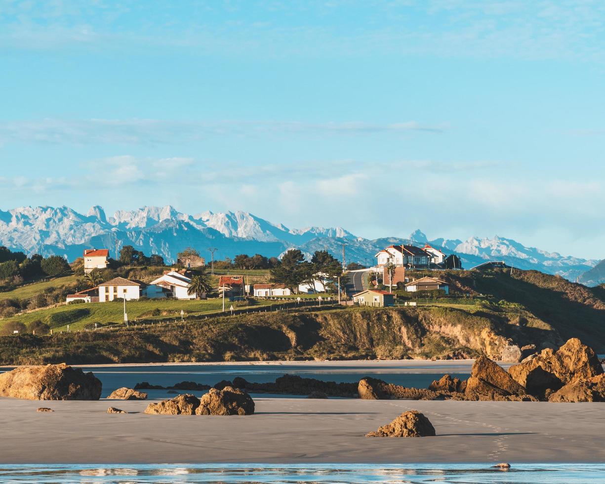 fotografia de paisagem de cordilheiras foto